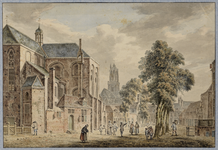 31105 Gezicht op de Pieterskerk aan het Pieterskerkhof te Utrecht met op de achtergrond de Domkerk en -toren, uit het ...